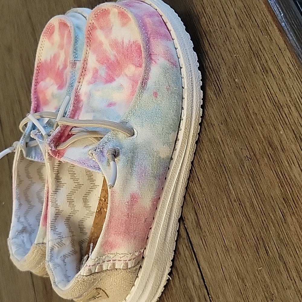 Girls tie dye sz 12k Hey dude shoes.